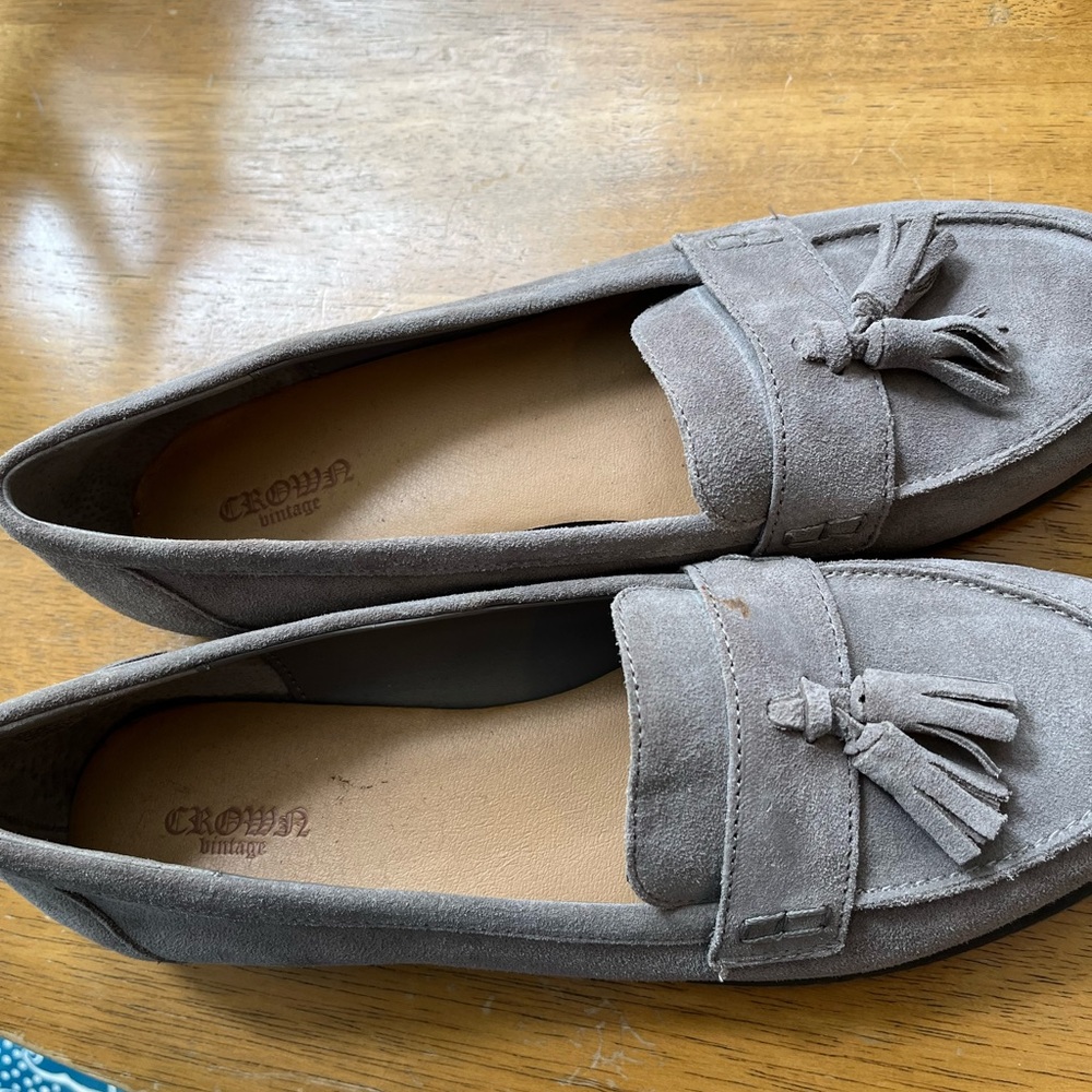 Size 10 crown vintage suede loafers